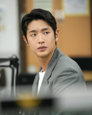 Lee Jung-jun Instagram - (๑•̀ɞ•́๑)✧
⠀
⠀
⠀
⠀
⠀
출처-mbc <꼭두의 계절>
#꼭두의계절 #mbc드라마 #금토드라마