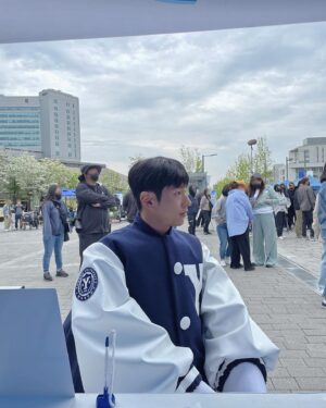 Lee Jung-jun Instagram - 독수리!!🦅
.

.

.

.

.
#치얼업 #cheerup #기운찬