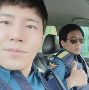 Lee Kyoo-hyung Instagram - #핸섬가이즈 #경찰콤비
