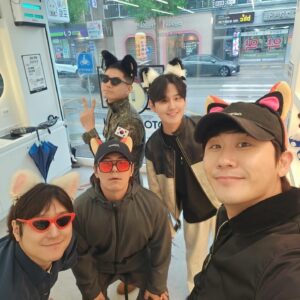 Lee Kyoo-hyung Instagram - #옹면회 #면회왔옹
외출나온 옹. 
옹 제대할때 다같이 불러주기로 한 노래