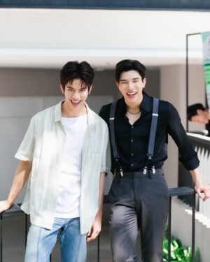 Lee Long Shi Instagram - ก่อนจะดูดเลือด ดูดชานมให้ชื่นใจไปก่อน😂
#omgvampire