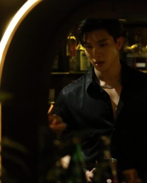 Lee Long Shi Instagram - เชิญบอกอารมณ์ของคุณได้เลยครับ🍷🥃

(OMG Vampire Ep.1 เปิดตัวแพททริคแล้วน้า ใครยังไม่ได้ดูดูย้อนหลังได้ที่ We TV นะคับ )
#omgvampire