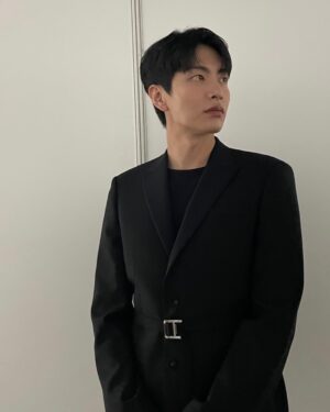 Lee Min-ki Instagram - .
Look at me.
Hong kong filmart.