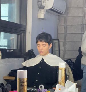 Lee Min-ki Instagram - .
너무 오랜만에 영준이형.
분명 반갑게 얘기중 이었는데 사진은 왜…;;;