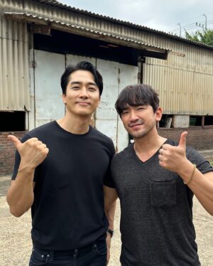 Lee Min-woo Instagram - 애정하는 드라마 플레이어2가 막방주라니🥲..아쉽다

오늘밤 & 내일밤 8:50 
11화 12화 본방사수‼️🙏

제가 맡은 곽씨는 지난주에 이어 
오늘 회차에도 잠깐 나옵니다~😊

마지막 회차까지 플에이어2 화이팅‼️💕

#플레이어2
#player2
#tving
#tvN
#플레이어2_꾼들의전쟁
#theplayer2_masterofswindlers

@tvn_drama 
@tving.official