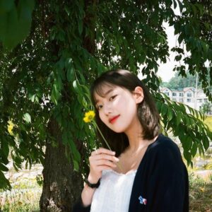 Lee Na-eun Instagram - 🌼