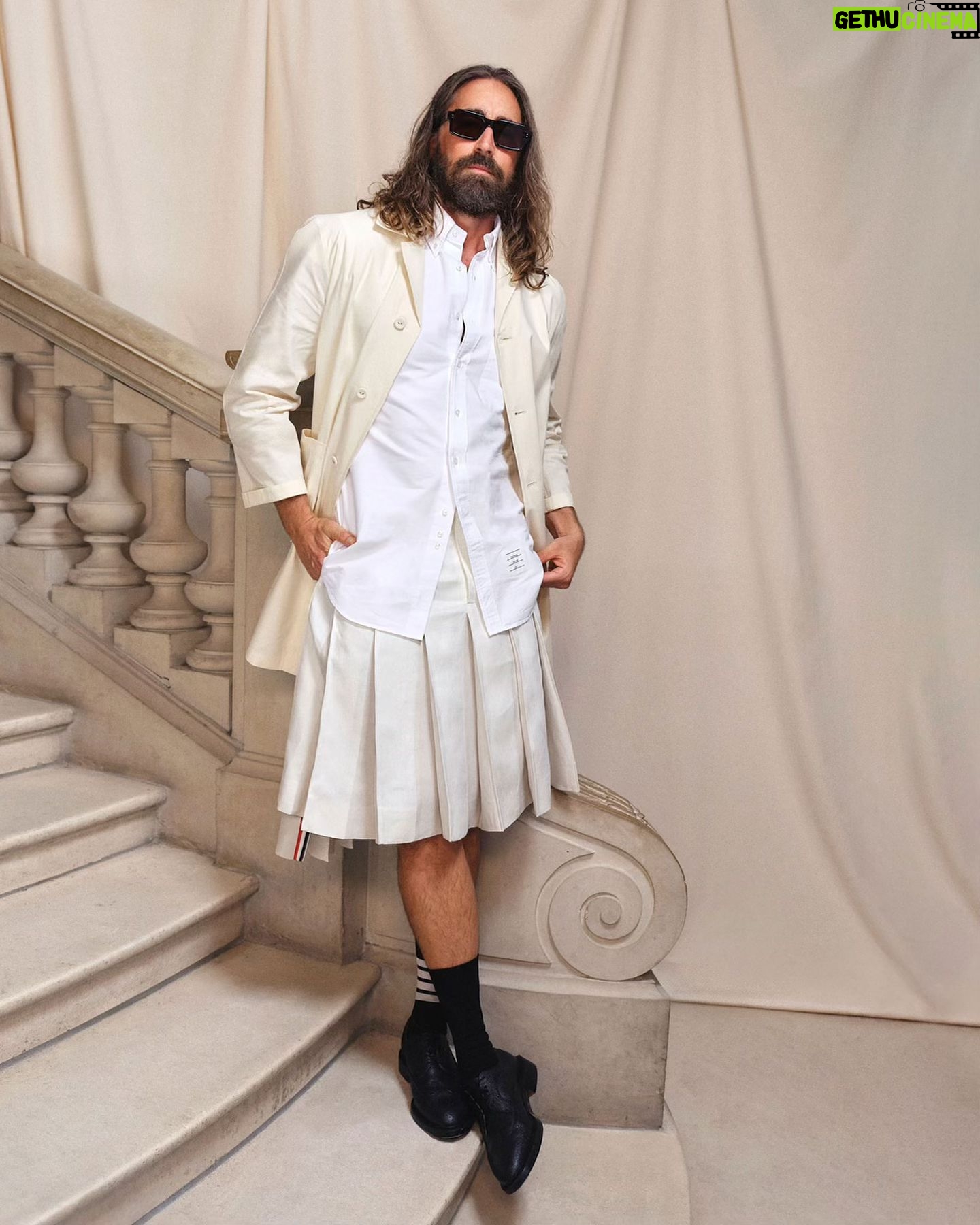 Lee Pace - 70.8K Likes - Peace. ✌️
@thombrowne