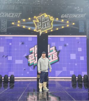 Lee Sang-jun Instagram - 11년동안 코빅에서 개그지망생 생활 끝내고 이제 본 무대에 올랐네. 역시 개그는 개콘이지 나 비호세자야~~ 개그콘서트 포에버 정경미 포에버!!! #오정률 #오정율 #코빅방청객 때문에 개콘도 나가보내… ㅋㅋ