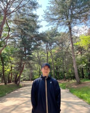 Lee Sang-woo Instagram - 걷기좋은날~🙄