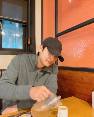 Lee Sang-woo Instagram - 즐거운 저녁되세요~🙂