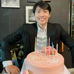 Lee Sang-woo Instagram - Happy~ 

감사합니다 라르고 여러분~~감사합니다~