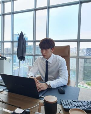 Lee Sang-yi Instagram - Mr. Ju
#마이데몬
#mydemon