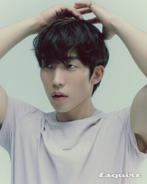 Lee Sang-yi Instagram - 곧 8월이다

@esquire.korea