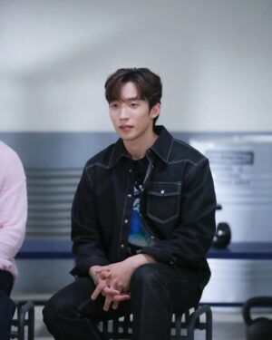 Lee Sang-yi Instagram - 넷플뭐봄??
What should I watch on NETFLIX?
#사냥개들 #bloodhounds