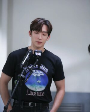 Lee Sang-yi Instagram - 넷플뭐봄??
What should I watch on NETFLIX?
#사냥개들 #bloodhounds