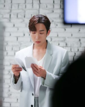 Lee Sang-yi Instagram - 넷플뭐봄??
What should I watch on NETFLIX?
#사냥개들 #bloodhounds