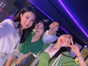Lee Seo-An Instagram - #숏박스 😎
#헌팅 여자편 
천재들과 같이 재밌게 촬영했어요
숏박 진짜 왜 대박인지 알겠다👍🏻
지금 당장 #숏박스 채널 보러가기 고고고!!💕
#구독 과 #좋아요 눌러주세요 🙏🏻 #많관부
