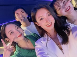 Lee Seo-An Instagram - #숏박스 😎
#헌팅 여자편 
천재들과 같이 재밌게 촬영했어요
숏박 진짜 왜 대박인지 알겠다👍🏻
지금 당장 #숏박스 채널 보러가기 고고고!!💕
#구독 과 #좋아요 눌러주세요 🙏🏻 #많관부