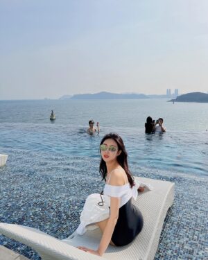 Lee Seo-An Instagram - 😎
#시그니엘부산
#호캉스
#수영