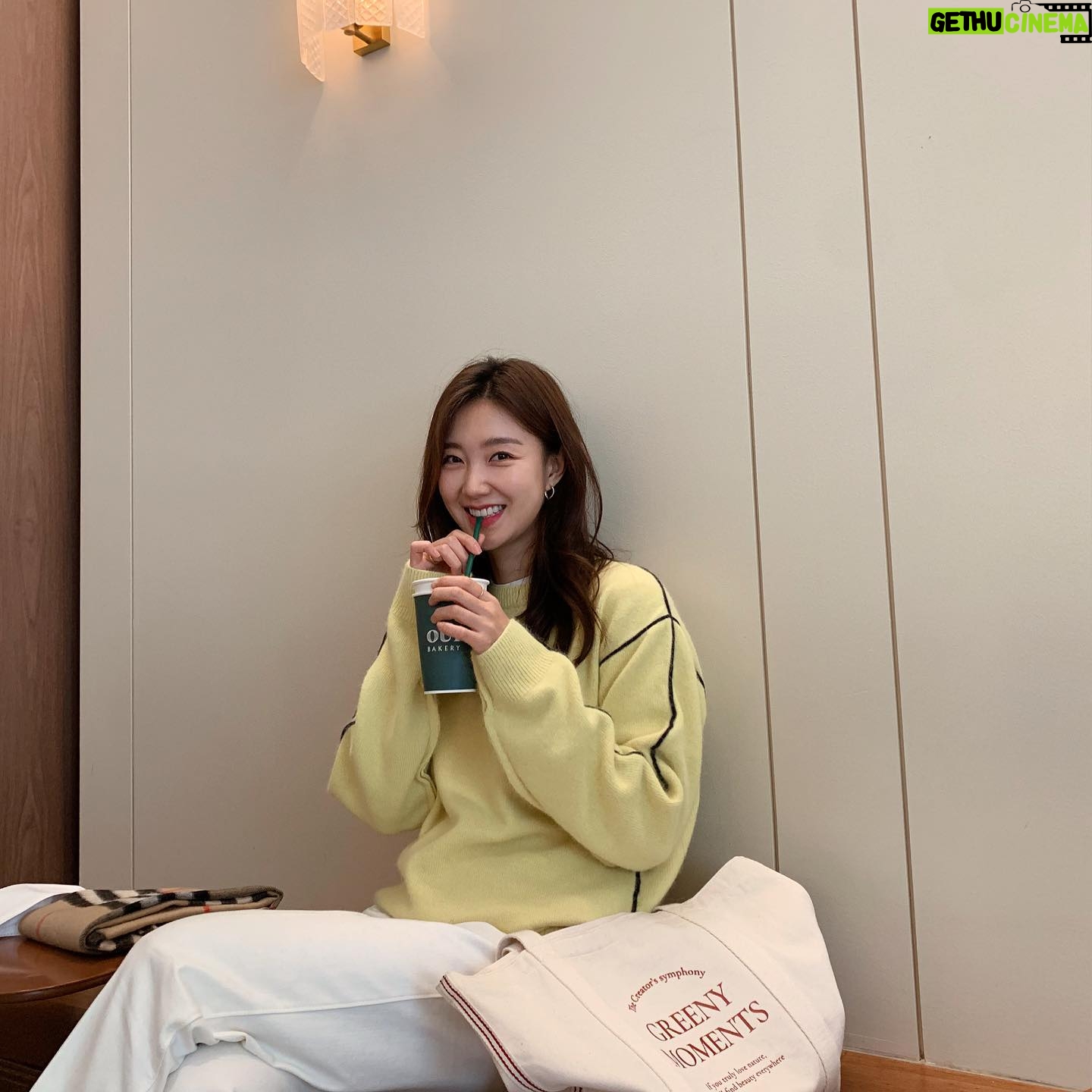 Lee Seo-An - 1.3K Likes - 🛍🙏🏻🥰
@youngoh_official
@greenymoments
(#광고#그리니모먼츠#에코백#영오#니트#데일리룩)