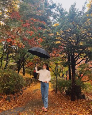 Lee Seo-An Instagram - 🍁🍁🍂🍂🍂🍂
가을에는 #트위드자켓 
@hfm_seoul 
#히든포레스트마켓 🛍
🍂🍁🍂🍂🍂🍂🍂🍂🍂

#단풍구경
#날씨
#비오는날
#가족데이