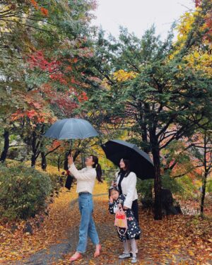 Lee Seo-An Instagram - 🍁🍁🍂🍂🍂🍂
가을에는 #트위드자켓 
@hfm_seoul 
#히든포레스트마켓 🛍
🍂🍁🍂🍂🍂🍂🍂🍂🍂

#단풍구경
#날씨
#비오는날
#가족데이