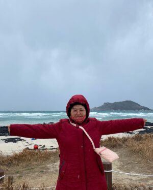 Lee Seo-yeon Instagram - 하.. 우리 할무니 할부지.. 진짜 내 눈에만 귀여워..?
귀여워 미쳐 깨물어주고싶어. 보고싶어..
첫 번째 사진.. 할무니 집에서 일어났을 때 서연 POV (할무니 할부지!! 아침부터 과자 먹지 말라구. 혈당 올라간다구!)