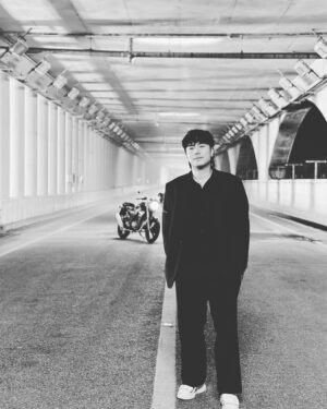 Lee Si-eon Instagram - 무더위와 싸우며 열심히촬영중
#플레이어2
#컴백
#이시언