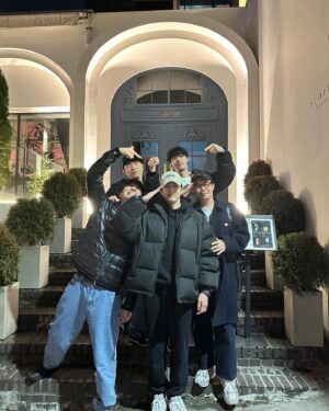 Lee Si-eon Instagram - 민규야 몸건강하게
잘다녀와!!!