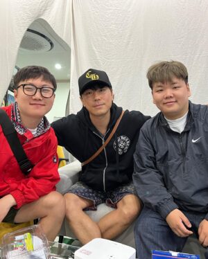 Lee Si-eon Instagram - 오늘저녁 8시
시언스쿨 업로드합니다
모시기힘들엇던 두분..
지구상 최강 유투버두분 모셧습니다
#이시언
#빠니보틀
#곽튜브