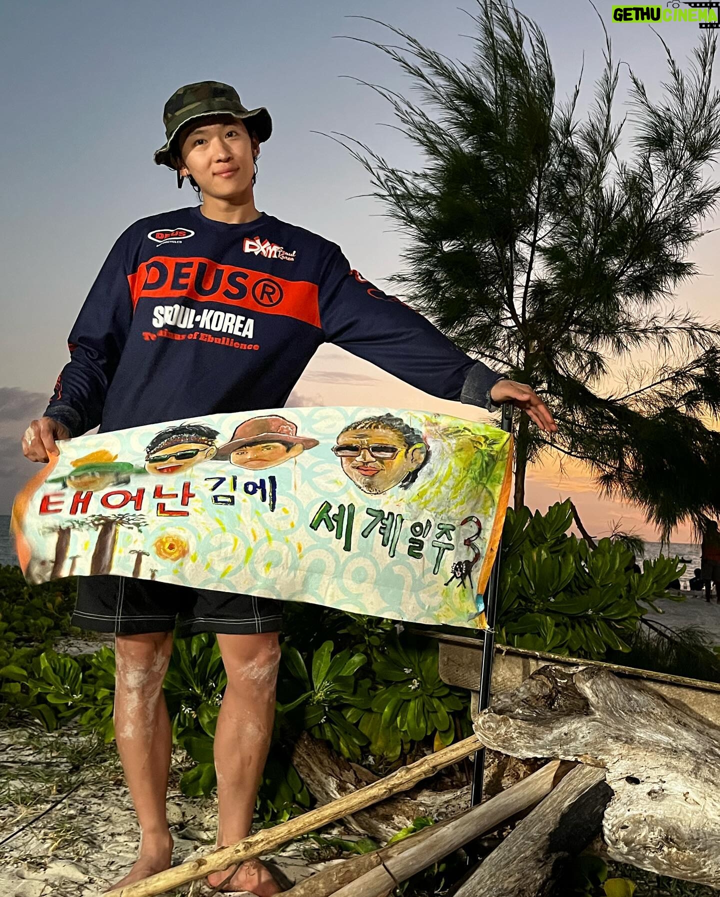 Lee Si-eon - 26.6K Likes - 오늘밤9시10분
태어난김에세계일주3
많은시청부탁드립니다!