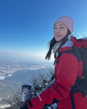 Lee Si-eon Instagram - 땅사러온 머리긴형이랑
  머리짧은 동생
#달심티브이
#한혜진
#기미민
