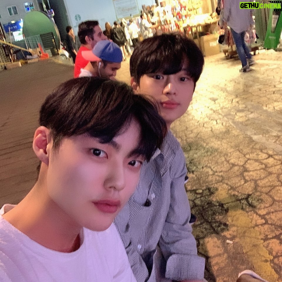 Lee Sin-young - 127.6K Likes -