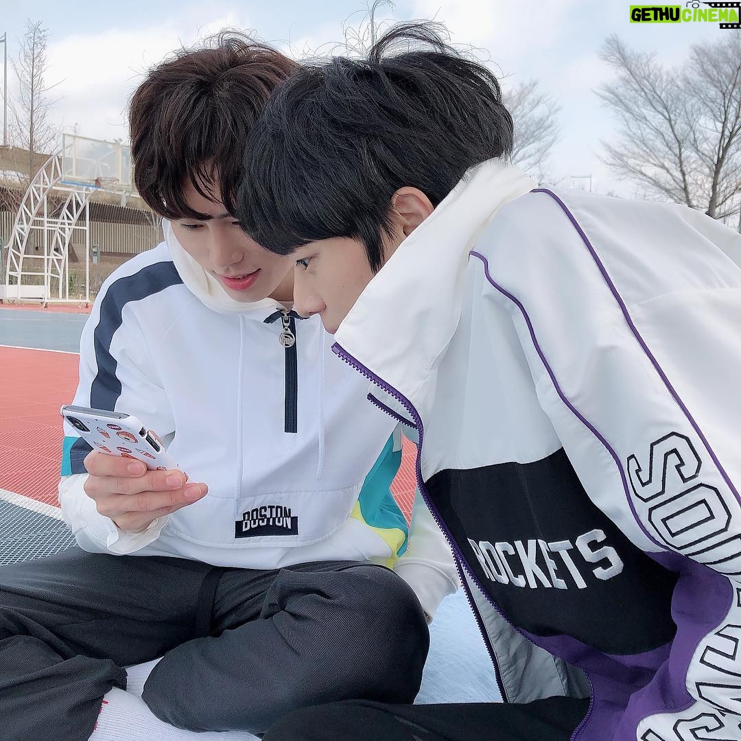 Lee Sin-young - 119.6K Likes - 좋은 날 도남씨와..🌼