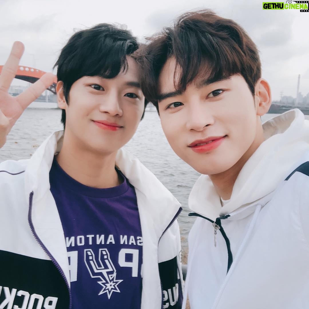 Lee Sin-young - 119.6K Likes - 좋은 날 도남씨와..🌼