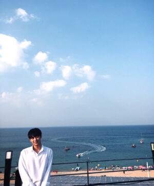 Lee Sin-young Instagram - ☀️
#덥네요 #더위조심 #ㅎㅎ