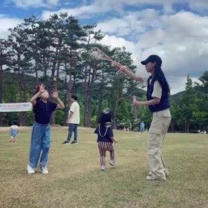 Lee So-hee Instagram - 비눗방울이랑 연날리기로 인싸 된 날