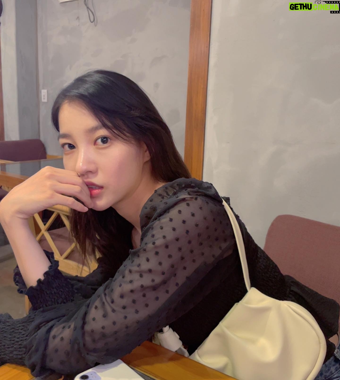 Lee So-hee - 1.8K Likes - 덥다아아아아앙앙