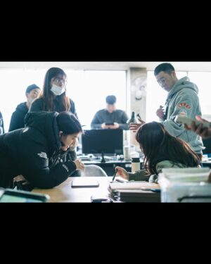 Lee Soo-hyun Instagram - ⁣⁣
bits and pieces of first half. ⁣⁣
전반전의 전우들. ⁣⁣
⁣⁣
#이로운사기 #delightfullydeceitful ⁣
⁣
📸 by @_____hanphoto_____