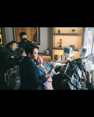 Lee Soo-hyun Instagram - ⁣
나의 모자람과 부족함을, 보듬어주고 채워준⁣
이로운 동지들. 마음 깊이 고맙습니다. ⁣
indefinite gratitude,⁣
because i owe all—my all⁣
⁣
#이로운사기 #delightfullydeceitful #adios