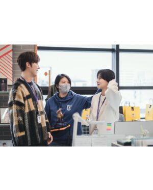 Lee Soo-hyun Instagram - ⁣
떠올리면 따뜻해지는 작품이었길 진심으로 바라요. ⁣
이제 정말, adiós! 👋⁣
⁣
 #별똥별