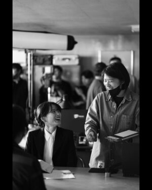 Lee Soo-hyun Instagram - ⁣
나의 모자람과 부족함을, 보듬어주고 채워준⁣
이로운 동지들. 마음 깊이 고맙습니다. ⁣
indefinite gratitude,⁣
because i owe all—my all⁣
⁣
#이로운사기 #delightfullydeceitful #adios