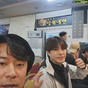 Lee Soon-won Instagram - #방과후등산활동#오랜만#인왕산#등산#산책
#평양냉면#상원냉면#맛있다#리필#ㅋ

간만에 등산..아니..동산..산책..ㅋ
밥먹기 부끄러운..잠깐 정상찍고..아니..잠시 다녀온
현수야..조금만 더 높은곳으로 가자..ㅋ
감독님 추천..평냉..육수..3번리필..또 가야지..ㅎ
또 보자 얘들아~~