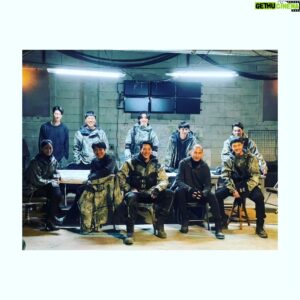 Lee Soon-won Instagram - #넷플릭스#netflix#택배기사#blacknight
#즐거웠던#촬영#글로벌#1위까지#화이팅
#블랙나이트#또보자#♡#많이봐주세요ㅜㅜ