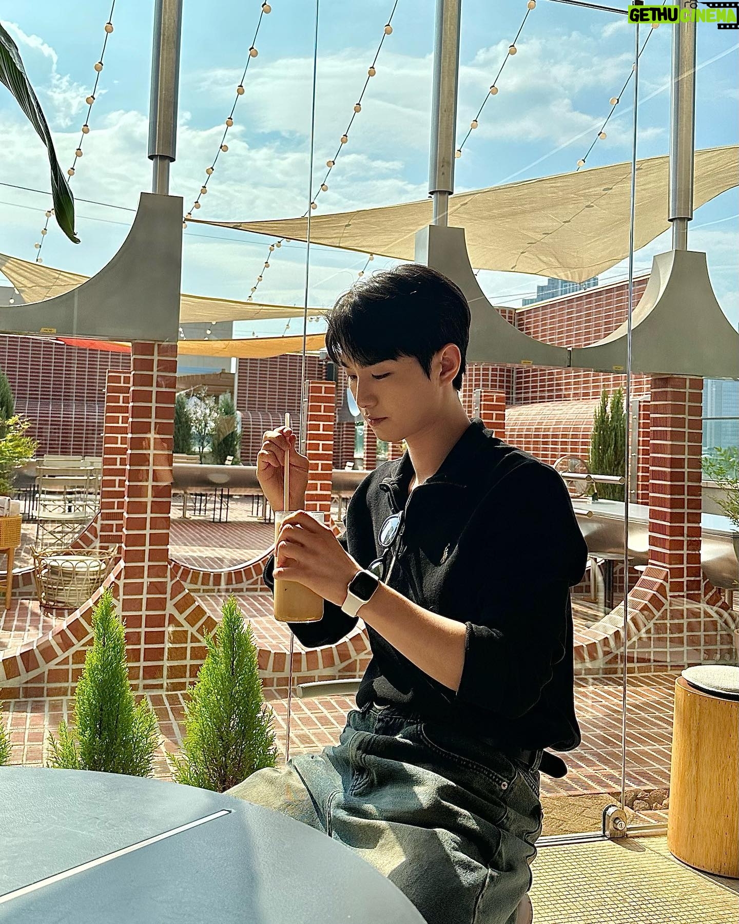 Lee Su-chan - 7.3K Likes - 빼꼼