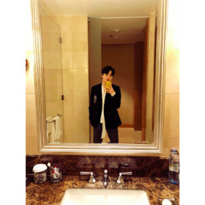 Lee Sung-jong Instagram - 😎#거울셀카