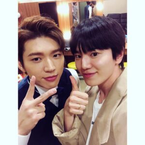 Lee Sung-jong Instagram - #울셋째횬이형😆#인피니트비주얼최강맴버🤣#넘신나고재미있똬!!#멋있오ㅠ#역시남우현#우현이형#몸관리잘하고#화이팅💪🏻❤️#위대한쇼맨