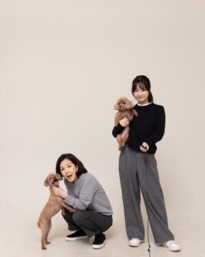 Lee Sung-mi Instagram - 강쥐들델꼬 사진찍으러 딸이랑 갔지요 참!!이젠 우리강쥐들 나이가10살이넘어서...맘이...사랑하는 우리강쥐들!!!💜💜💜💜