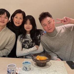 Lee Sung-mi Instagram - 크리스마스에 생일에 너무너무행복한시간 !!아들이 사준 거한 일식 오마카세 딸이사준가죽자켓 ㅋㅋ현찰로준 남편 ㅋㅋㅋ신나게 생일도 크리스마스도 지나갔다 한살을 더먹는다 행복하다 어떡하지!!!!! 너무 조아!!!!!
