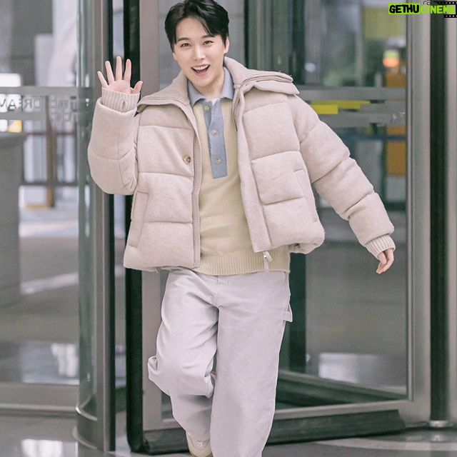 Lee Sung-min - 14.1K Likes - 추운 날씨에도 만나러 와주시고 응원해주신 분들!
정말 감사합니다😊
제 노래에 즐거워 해주시는 모습을 보면
저도 에너지가 불끈!!!!🔥 😍
올해에는 더 많이 자주 만나요💗